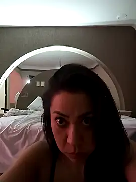 sweettpeach10 online show from September 19, 2025, 8:24 pm