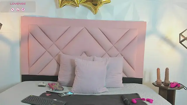 Caroline daring online show from July 6, 2026, 11:50 am