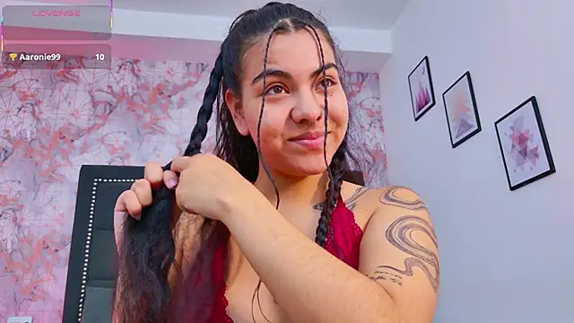 Luna Riddle online show from September 28, 2025, 12:12 pm