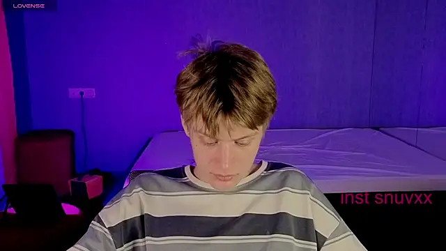 Snapshot of LouieEvans chatting on October 10, 2025, 3:57 pm LouieEvans online show from October 10, 2025, 3:57 pm