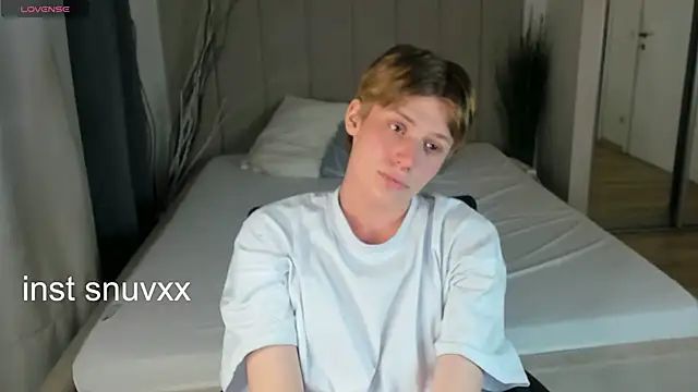 Snapshot of LouieEvans chatting on November 2, 2025, 8:58 pm LouieEvans online show from November 2, 2025, 8:58 pm