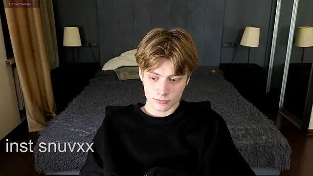 Snapshot of LouieEvans chatting on November 9, 2025, 9:30 pm LouieEvans online show from November 9, 2025, 9:30 pm