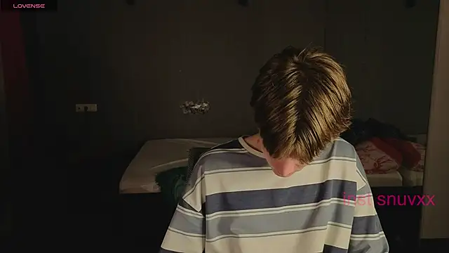 Snapshot of LouieEvans chatting on October 10, 2025, 3:51 am LouieEvans online show from October 10, 2025, 3:51 am