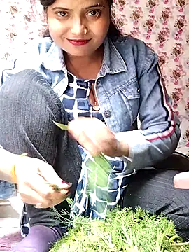 Hot-Pooja25 online show from February 2, 2026, 5:28 am