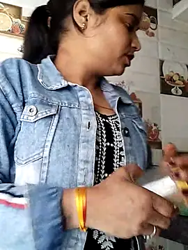 Hot-Pooja25 online show from February 7, 2026, 5:37 am