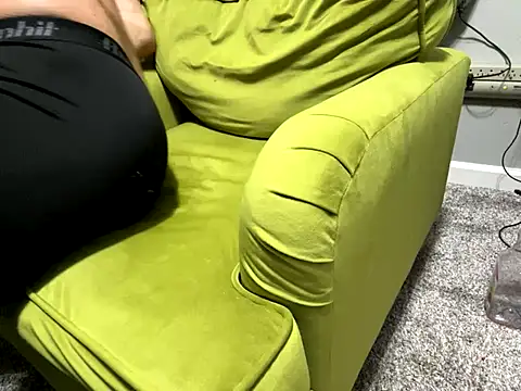 Snapshot of Mickelangello75 chatting on October 29, 2025, 1:10 pm Mickelangello75 online show from October 29, 2025, 1:10 pm