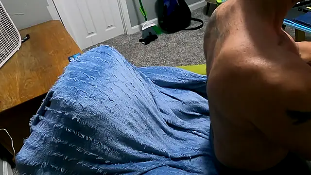 Snapshot of Mickelangello75 chatting on November 2, 2025, 5:56 am Mickelangello75 online show from November 2, 2025, 5:56 am