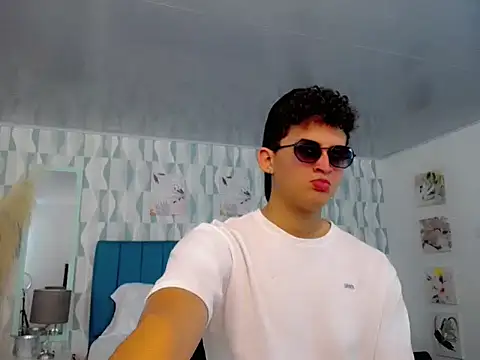 Axel savage online show from September 26, 2025, 12:12 pm