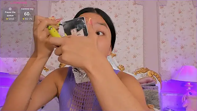 Snapshot of SharonBonet chatting on February 10, 2026, 11:31 am SharonBonet online show from February 10, 2026, 11:31 am