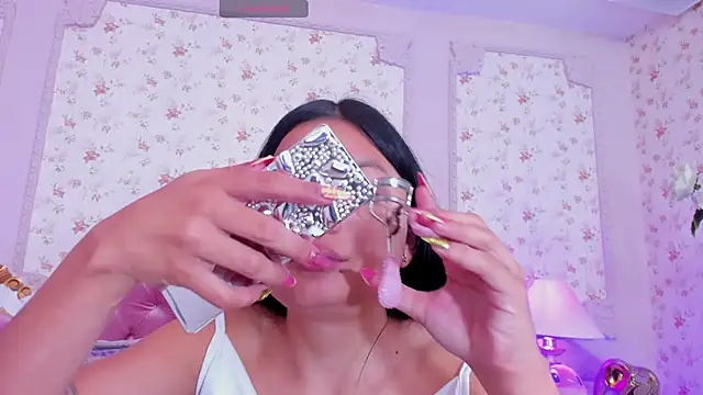 Snapshot of SharonBonet chatting on February 13, 2026, 11:32 am SharonBonet online show from February 13, 2026, 11:32 am