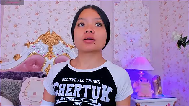 Snapshot of SharonBonet chatting on March 6, 2026, 11:05 am SharonBonet online show from March 6, 2026, 11:05 am