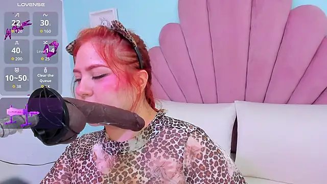 Snapshot of alana_glasses chatting on December 2, 2025, 11:56 am alana glasses online show from December 2, 2025, 11:56 am