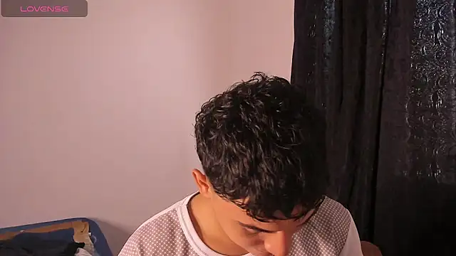 Austin Cardieff  online show from November 4, 2025, 8:01 pm