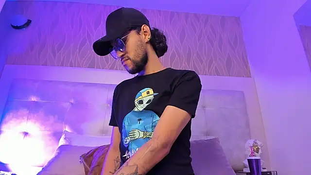 LiamSamders online show from September 24, 2025, 7:42 pm