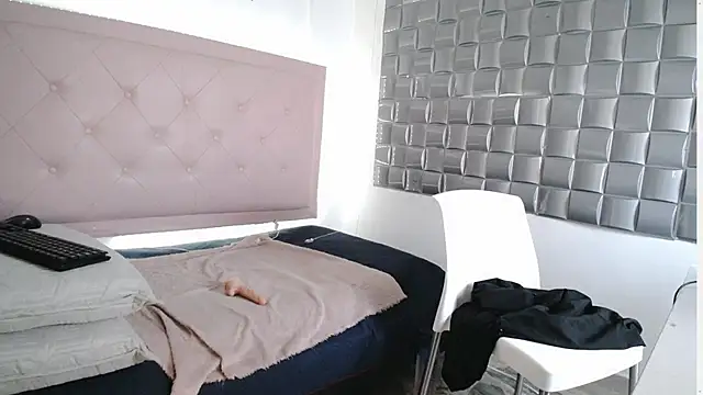 Snapshot of Dulce__Lovee chatting on October 7, 2025, 11:55 am Dulce Lovee online show from October 7, 2025, 11:55 am