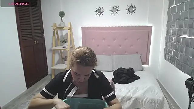 Snapshot of Dulce__Lovee chatting on November 21, 2025, 1:21 pm Dulce Lovee online show from November 21, 2025, 1:21 pm