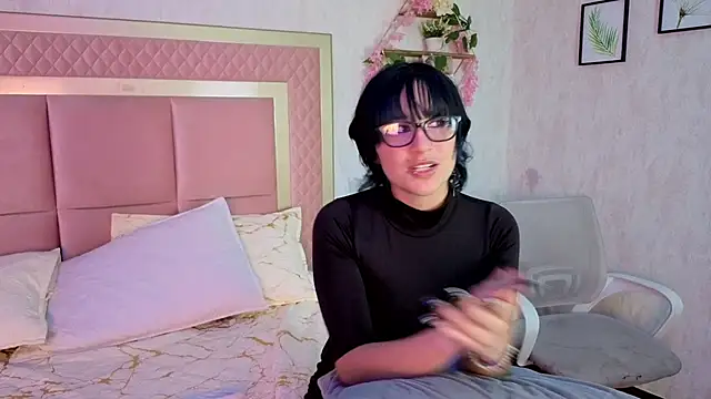 RobinBennett online show from October 18, 2025, 1:57 pm