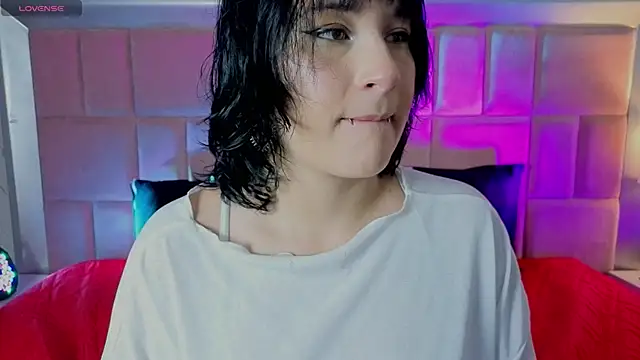 Snapshot of RobinBennett chatting on July 6, 2026, 12:01 pm RobinBennett online show from July 6, 2026, 12:01 pm