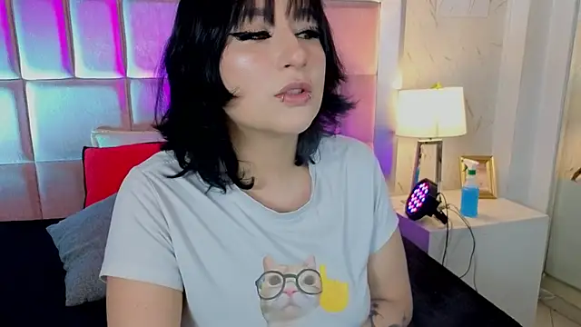 Snapshot of RobinBennett chatting on July 27, 2026, 12:45 pm RobinBennett online show from July 27, 2026, 12:45 pm