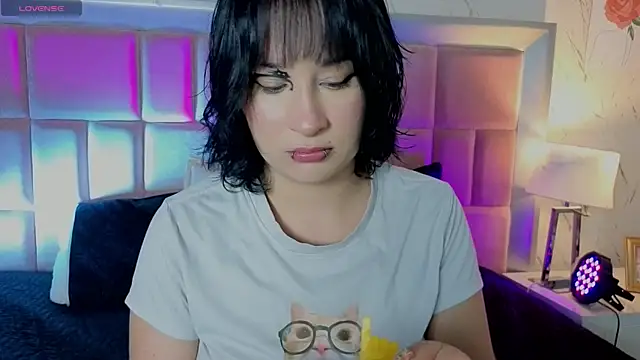 Snapshot of RobinBennett chatting on July 5, 2026, 11:39 am RobinBennett online show from July 5, 2026, 11:39 am