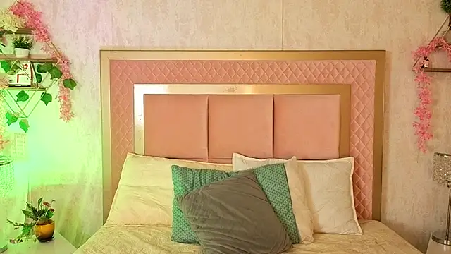 Snapshot of RobinBennett chatting on February 7, 2026, 12:13 pm RobinBennett online show from February 7, 2026, 12:13 pm