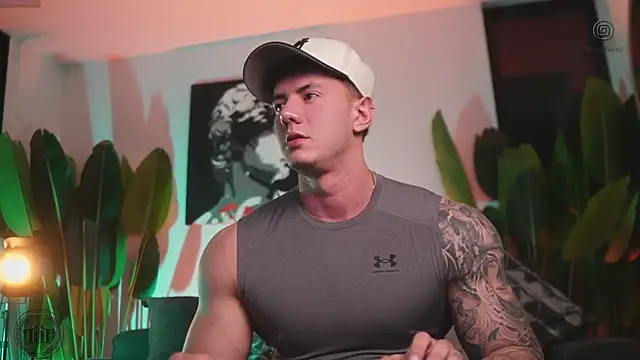 Snapshot of Thomas_Falcon chatting on November 15, 2025, 12:58 am Thomas Falcon online show from November 15, 2025, 12:58 am