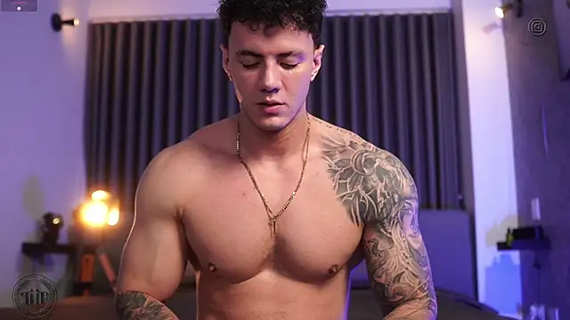 Snapshot of Thomas_Falcon chatting on October 15, 2025, 10:29 pm Thomas Falcon online show from October 15, 2025, 10:29 pm