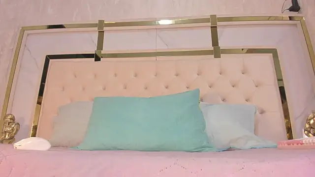 Cameron Hearts online show from December 14, 2025, 12:33 pm