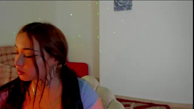 Snapshot of SofiaBermudez chatting on December 17, 2025, 2:27 am SofiaBermudez online show from December 17, 2025, 2:27 am