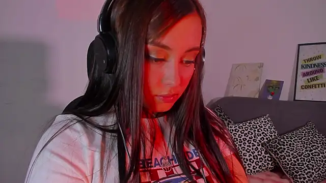 Snapshot of SofiaBermudez chatting on February 13, 2026, 1:49 am SofiaBermudez online show from February 13, 2026, 1:49 am