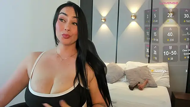 ashly moonn online show from May 6, 2026, 12:31 pm