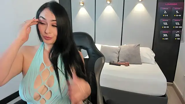 Snapshot of ashly_moonn chatting on July 21, 2026, 12:28 pm ashly moonn online show from July 21, 2026, 12:28 pm