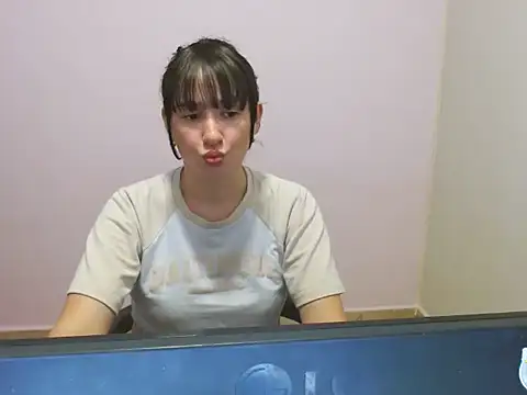 Snapshot of butterflyfree1 chatting on September 19, 2025, 4:38 am butterflyfree1 online show from September 19, 2025, 4:38 am