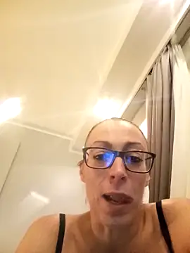 Snapshot of Astrid3 chatting on October 20, 2025, 4:40 pm Astrid3 online show from October 20, 2025, 4:40 pm