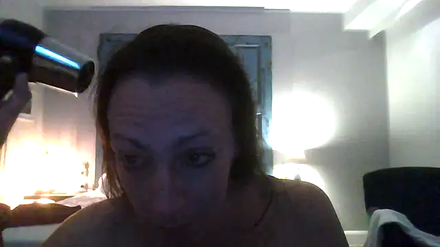 Snapshot of Astrid3 chatting on October 16, 2025, 4:26 pm Astrid3 online show from October 16, 2025, 4:26 pm