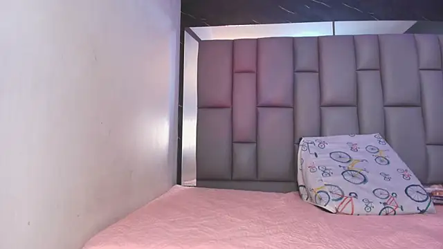 Snapshot of kissme_luna chatting on November 18, 2025, 7:17 pm kissme luna online show from November 18, 2025, 7:17 pm