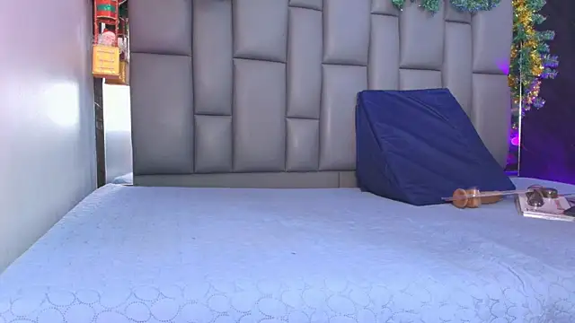 kissme luna online show from December 3, 2025, 7:02 pm