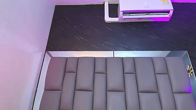 kissme luna online show from November 28, 2025, 7:03 pm