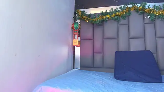 kissme luna online show from December 2, 2025, 7:04 pm