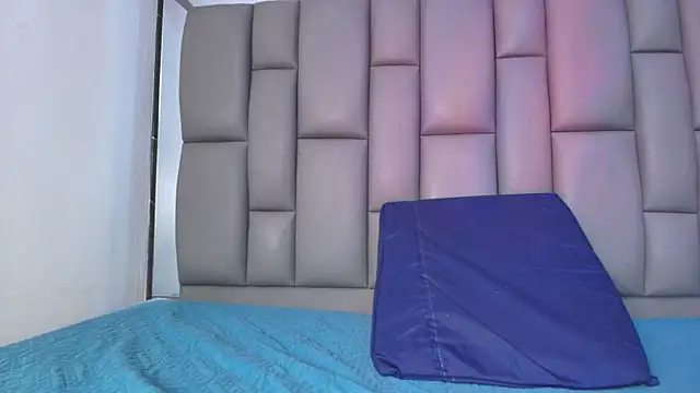 Snapshot of kissme_luna chatting on November 19, 2025, 7:03 pm kissme luna online show from November 19, 2025, 7:03 pm