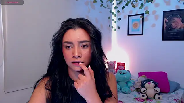 Snapshot of MarilynWhite_ chatting on October 14, 2025, 5:57 pm MarilynWhite online show from October 14, 2025, 5:57 pm