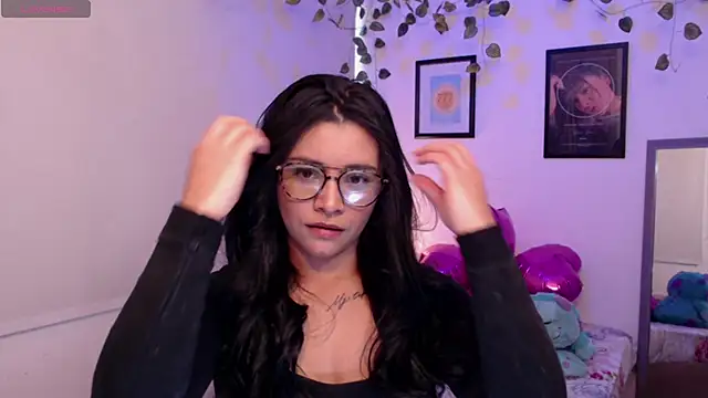 Snapshot of MarilynWhite_ chatting on October 11, 2025, 8:43 pm MarilynWhite online show from October 11, 2025, 8:43 pm