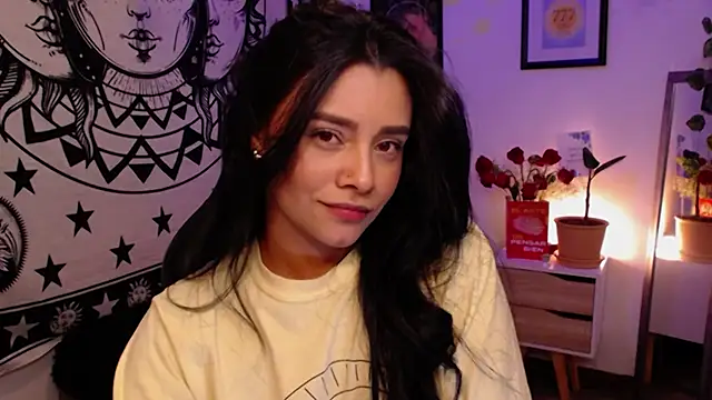 Snapshot of MarilynWhite_ chatting on November 7, 2025, 1:54 am MarilynWhite online show from November 7, 2025, 1:54 am