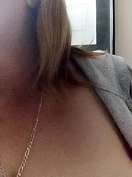 ROOMIINA online show from October 21, 2025, 8:19 pm