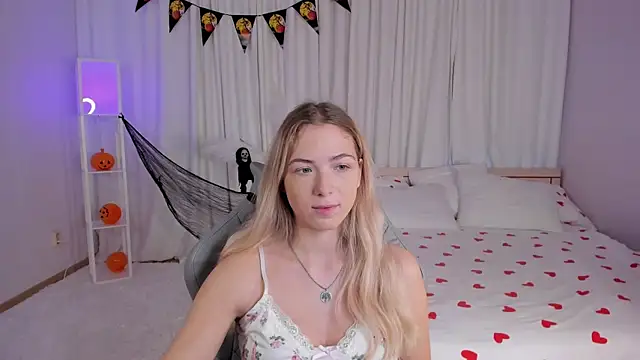 Susan Mimi online show from November 6, 2025, 3:32 am