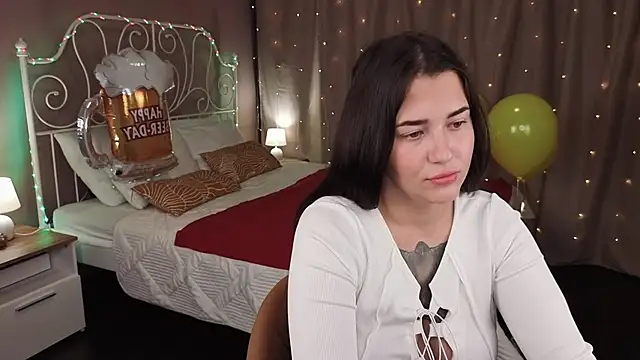 Miss    Mira online show from September 23, 2025, 12:06 am