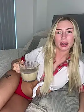 Snapshot of SexySaraxxoo chatting on March 7, 2026, 9:05 am SexySaraxxoo online show from March 7, 2026, 9:05 am