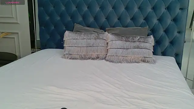 Snapshot of SunnyDane chatting on December 3, 2025, 12:48 pm SunnyDane online show from December 3, 2025, 12:48 pm