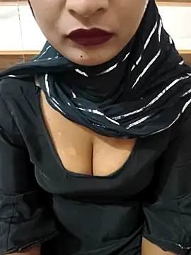 Snapshot of Itz_Mayra_ chatting on October 22, 2025, 6:24 am Itz Mayra online show from October 22, 2025, 6:24 am