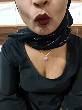 Snapshot of Itz_Mayra_ chatting on November 8, 2025, 5:55 am Itz Mayra online show from November 8, 2025, 5:55 am